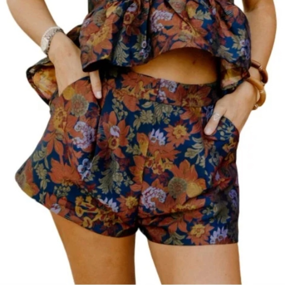 NWT Moodie Autumn Tapestry Shorts